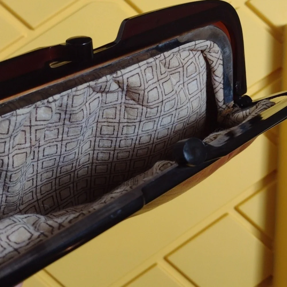 Clutch - Picture 2 of 4